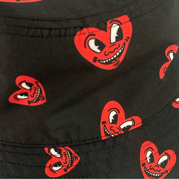 NWT Keith Haring Heart Bucket Hat - Picture 3 of 8
